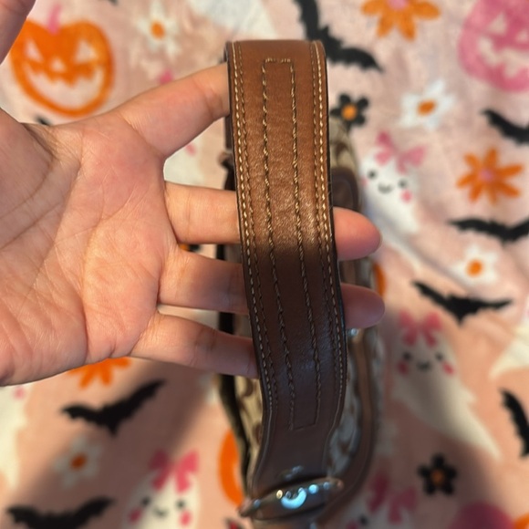 Coach Vintage Tan and Brown Signature Shoulder Bag - Picture 3 of 16